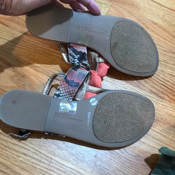 🏵BCBG Floral Snakeskin Sandals - Picture 7 of 8